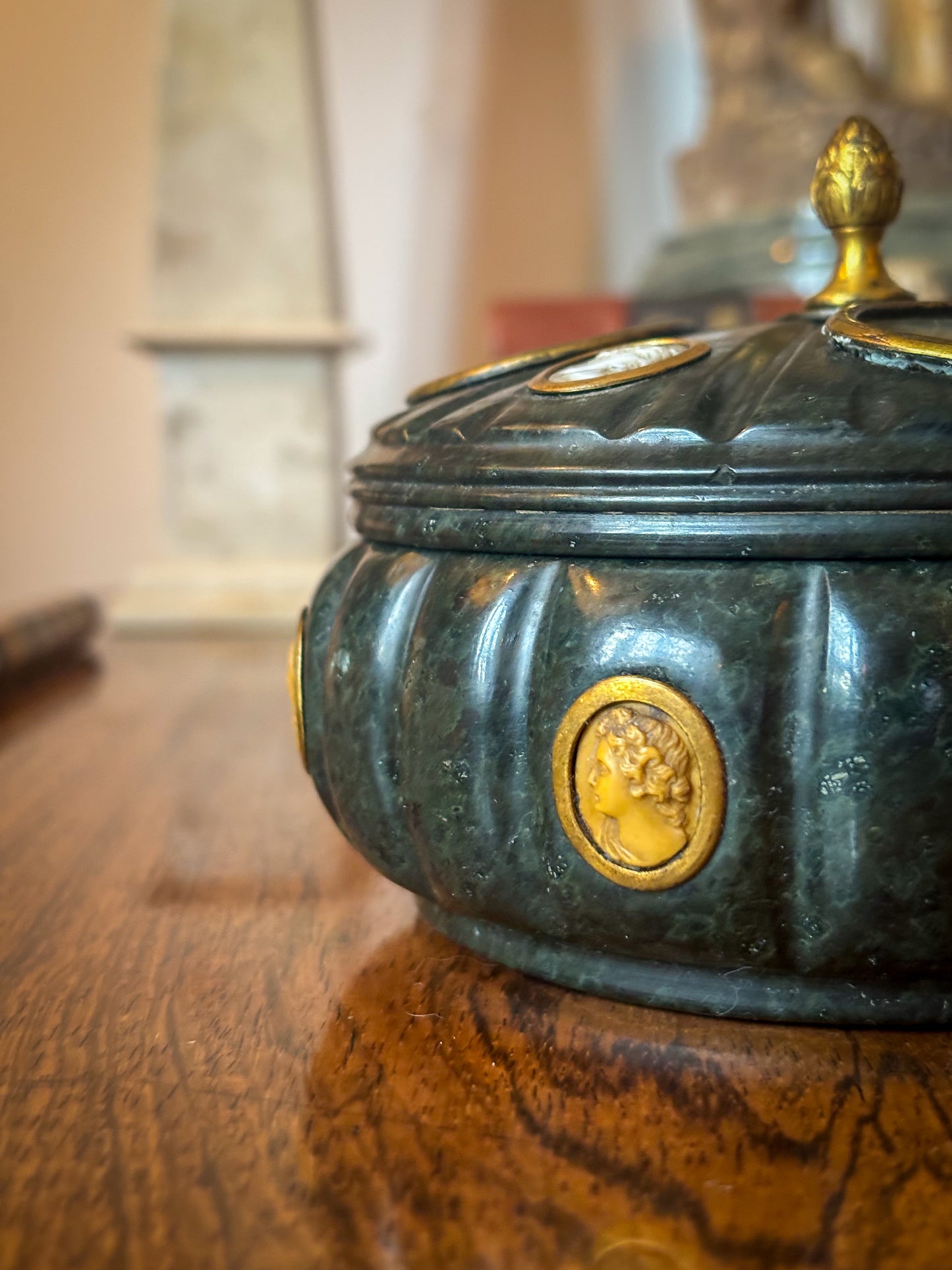 Grand Tour Serpentine Marble Inkwell, Italian, c.1820